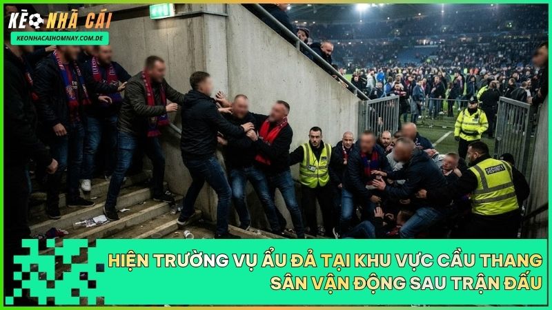 Vụ xô xát nghiêm trọng khiến một cổ động viên Arsenal ngã xuống cầu thang sau trận đấu.